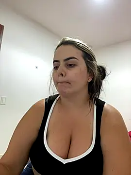 Im Amelia online show from November 28, 2025, 8:42 pm