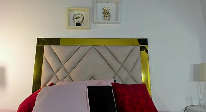 ariana-martins online show from October 9, 2025, 3:18 am