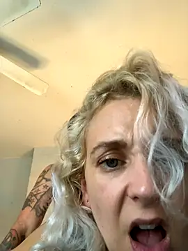 degiggxxx online show from October 4, 2025, 8:21 pm