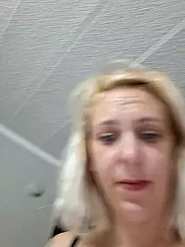 degiggxxx online show from November 14, 2025, 3:10 am