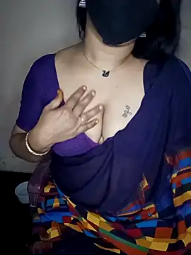 Snapshot of midhly chatting on December 20, 2024, 12:08 am midhly online show from December 20, 2024, 12:08 am