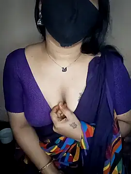 Snapshot of midhly chatting on December 19, 2024, 9:06 pm midhly online show from December 19, 2024, 9:06 pm