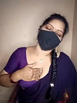 Snapshot of midhly chatting on January 4, 2025, 6:40 pm midhly online show from January 4, 2025, 6:40 pm