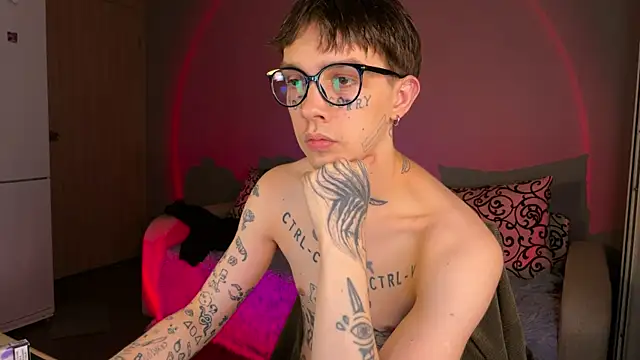 anahori  simon online show from September 17, 2025, 6:21 pm