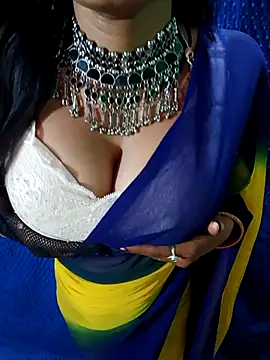 Savita hotmom online show from January 5, 2026, 6:00 pm