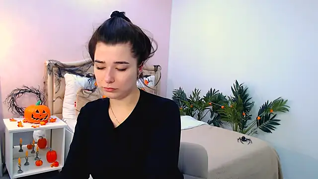  Sun Shy  online show from October 31, 2025, 6:43 am