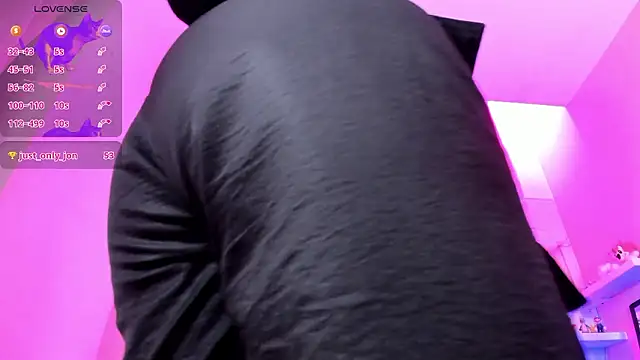 Snapshot of Valkiria_ponce chatting on February 17, 2026, 5:38 am Valkiria ponce online show from February 17, 2026, 5:38 am