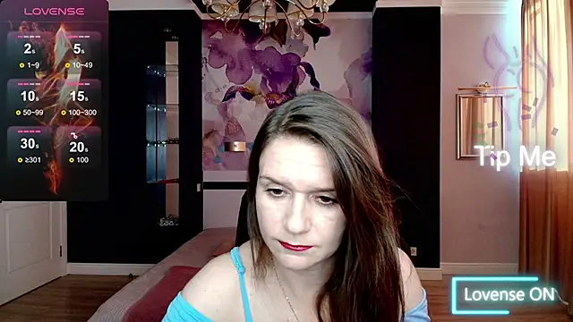 AriaGray online show from September 15, 2025, 1:33 pm