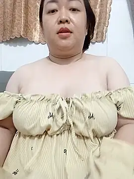 Snapshot of VyOanh2K chatting on May 17, 2026, 4:29 pm VyOanh2K online show from May 17, 2026, 4:29 pm