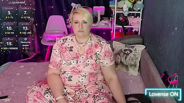 CuteHanna online show from February 14, 2026, 8:53 pm