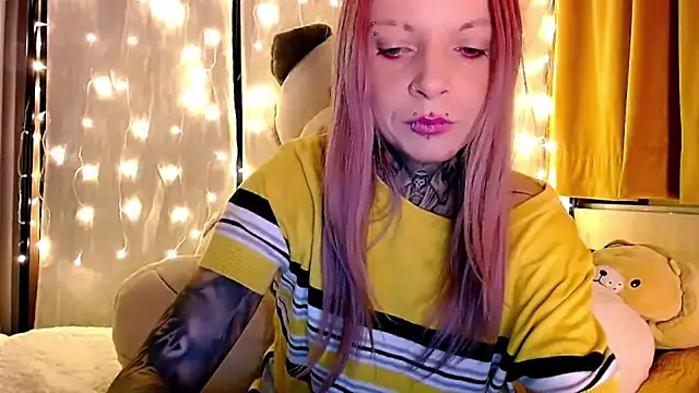 Snapshot of InesGold chatting on December 3, 2025, 4:17 pm InesGold online show from December 3, 2025, 4:17 pm