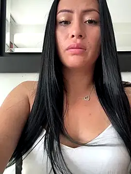 Sara luna  online show from November 10, 2025, 2:00 pm