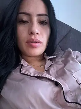 Snapshot of Sara_luna_ chatting on December 17, 2024, 1:27 pm Sara luna online show from December 17, 2024, 1:27 pm