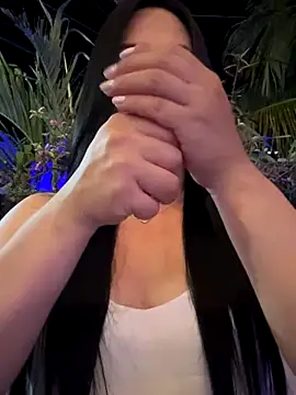 Sara luna  online show from November 11, 2025, 3:12 am