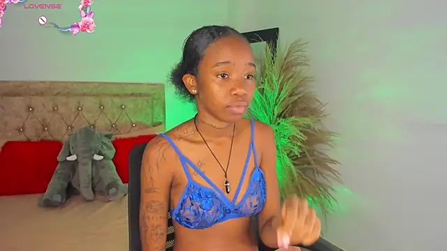 Snapshot of Rihana_hot01 chatting on March 14, 2025, 1:27 am Rihana hot01 online show from March 14, 2025, 1:27 am