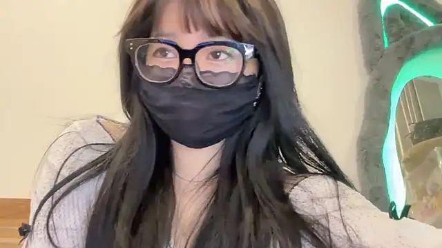 Snapshot of QuynhBabe chatting on October 9, 2025, 7:20 am QuynhBabe online show from October 9, 2025, 7:20 am