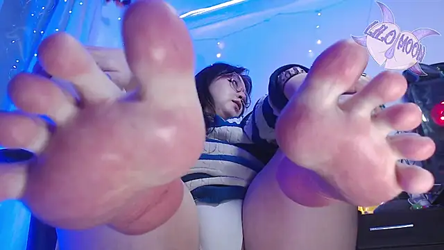 LiloMoon69 online show from February 6, 2025, 6:51 am