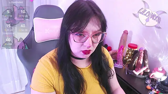 LiloMoon69 online show from April 18, 2026, 12:13 am