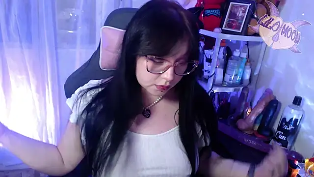 LiloMoon69 online show from February 8, 2025, 3:52 am