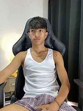  CamiloBass online show from May 16, 2026, 7:13 pm