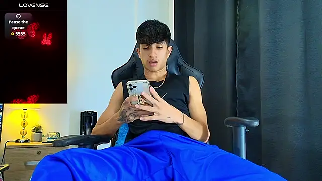 Snapshot of _CamiloBass chatting on June 6, 2026, 1:11 am CamiloBass online show from June 6, 2026, 1:11 am