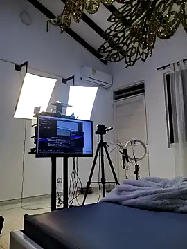 OliviaBurning online show from September 13, 2025, 11:32 am