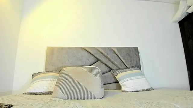 Deliciouscocoa online show from December 4, 2025, 11:59 pm