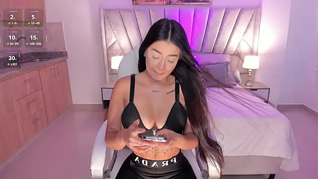 amelie jhons online show from October 7, 2025, 7:48 pm