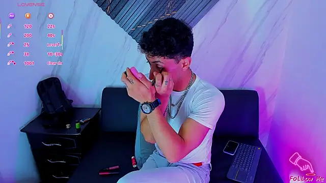 Piggy Eddy online show from December 2, 2025, 9:05 pm