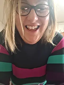 Snapshot of Mara-24 chatting on February 19, 2026, 12:35 pm Mara-24 online show from February 19, 2026, 12:35 pm