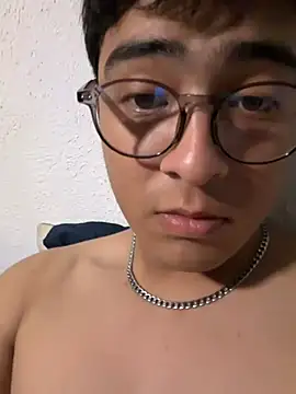 lucasssromo online show from February 12, 2026, 12:05 pm