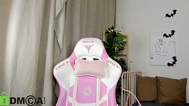 Nicole Charm online show from October 29, 2025, 9:36 pm