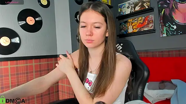 Nicole Charm online show from February 11, 2026, 12:10 am