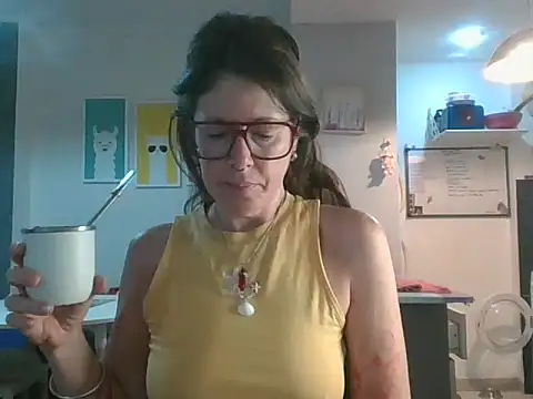 Snapshot of Calentandote chatting on October 10, 2025, 8:15 am Calentandote online show from October 10, 2025, 8:15 am