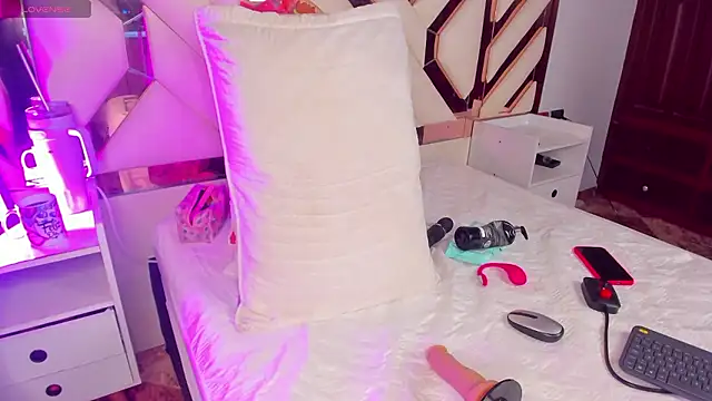 Snapshot of CintiaVega chatting on January 13, 2026, 2:37 am CintiaVega online show from January 13, 2026, 2:37 am