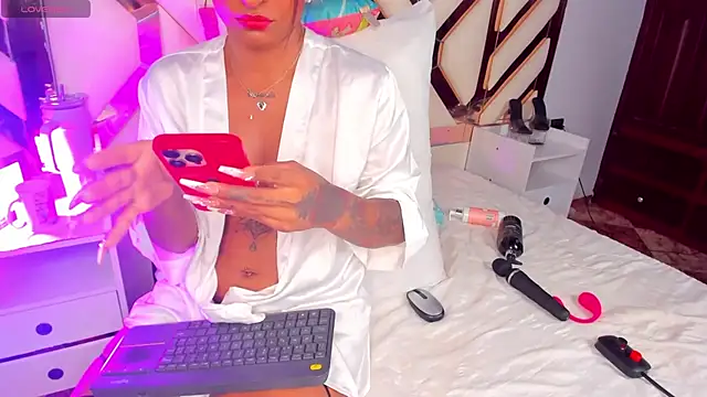 Snapshot of CintiaVega chatting on January 9, 2026, 12:01 pm CintiaVega online show from January 9, 2026, 12:01 pm