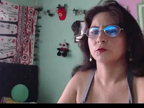 sofia yummy  online show from March 21, 2025, 8:50 pm