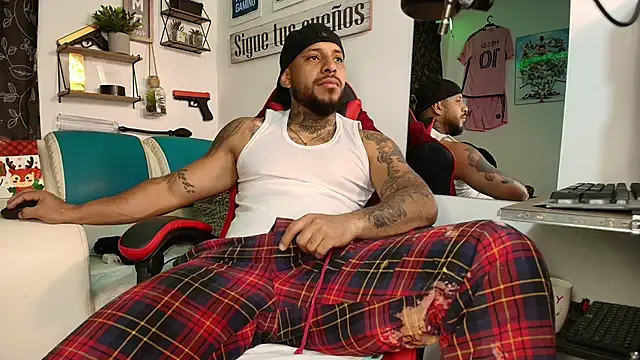 Leenar Key online show from November 11, 2025, 3:18 pm