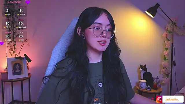 suzumi   online show from October 13, 2025, 2:57 am