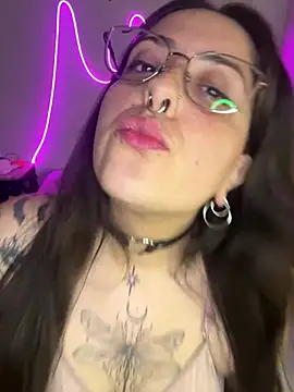 Snapshot of Mizztikaa chatting on February 26, 2025, 3:35 am Mizztikaa online show from February 26, 2025, 3:35 am