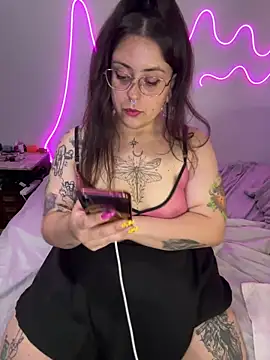 Snapshot of Mizztikaa chatting on February 1, 2025, 3:52 am Mizztikaa online show from February 1, 2025, 3:52 am