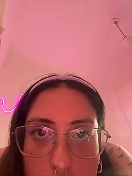 Snapshot of Mizztikaa chatting on February 17, 2026, 8:06 pm Mizztikaa online show from February 17, 2026, 8:06 pm