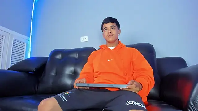 Rob saenz  online show from March 22, 2025, 2:03 pm