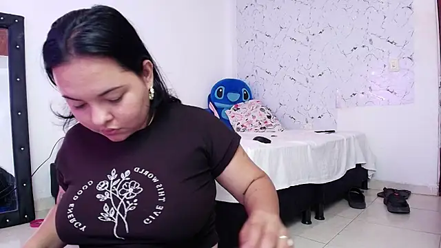 leoytessa 10 online show from November 8, 2025, 1:58 pm