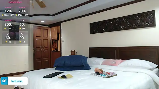 Snapshot of ladiimia chatting on December 4, 2024, 10:24 pm ladiimia online show from December 4, 2024, 10:24 pm