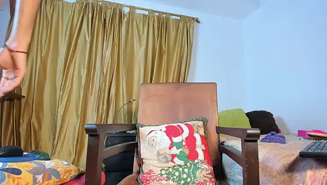 CharlotteLauren online show from November 30, 2025, 4:35 am