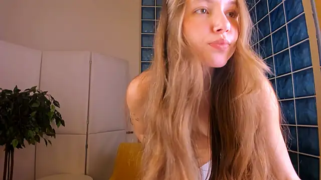 Snapshot of MaryannSoftt chatting on October 18, 2025, 3:36 pm MaryannSoftt online show from October 18, 2025, 3:36 pm