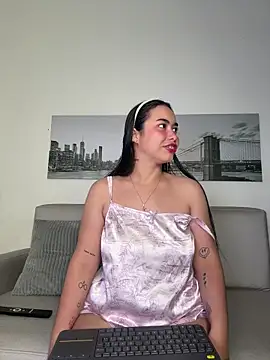 Snapshot of SophieRoyals chatting on April 25, 2026, 12:30 pm SophieRoyals online show from April 25, 2026, 12:30 pm