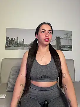 Snapshot of SophieRoyals chatting on April 22, 2026, 1:40 pm SophieRoyals online show from April 22, 2026, 1:40 pm