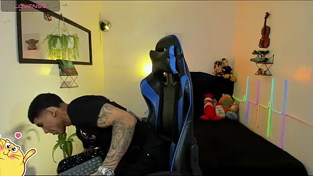 Damian latinxxx online show from March 15, 2026, 3:13 am